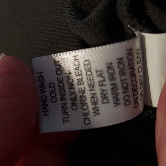 Banana Republic  Knit blouse with beaded bow across the neck - Picture 7 of 7